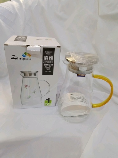 [104] Carafe en verre