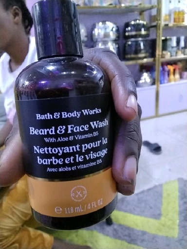 [355] Nettoyant Barbe et le visage